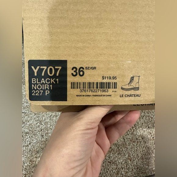 NEW Le Chateau Ankle Boots - Picture 9 of 9